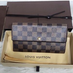 AuthenticLouis Vuitton Women's Wallet